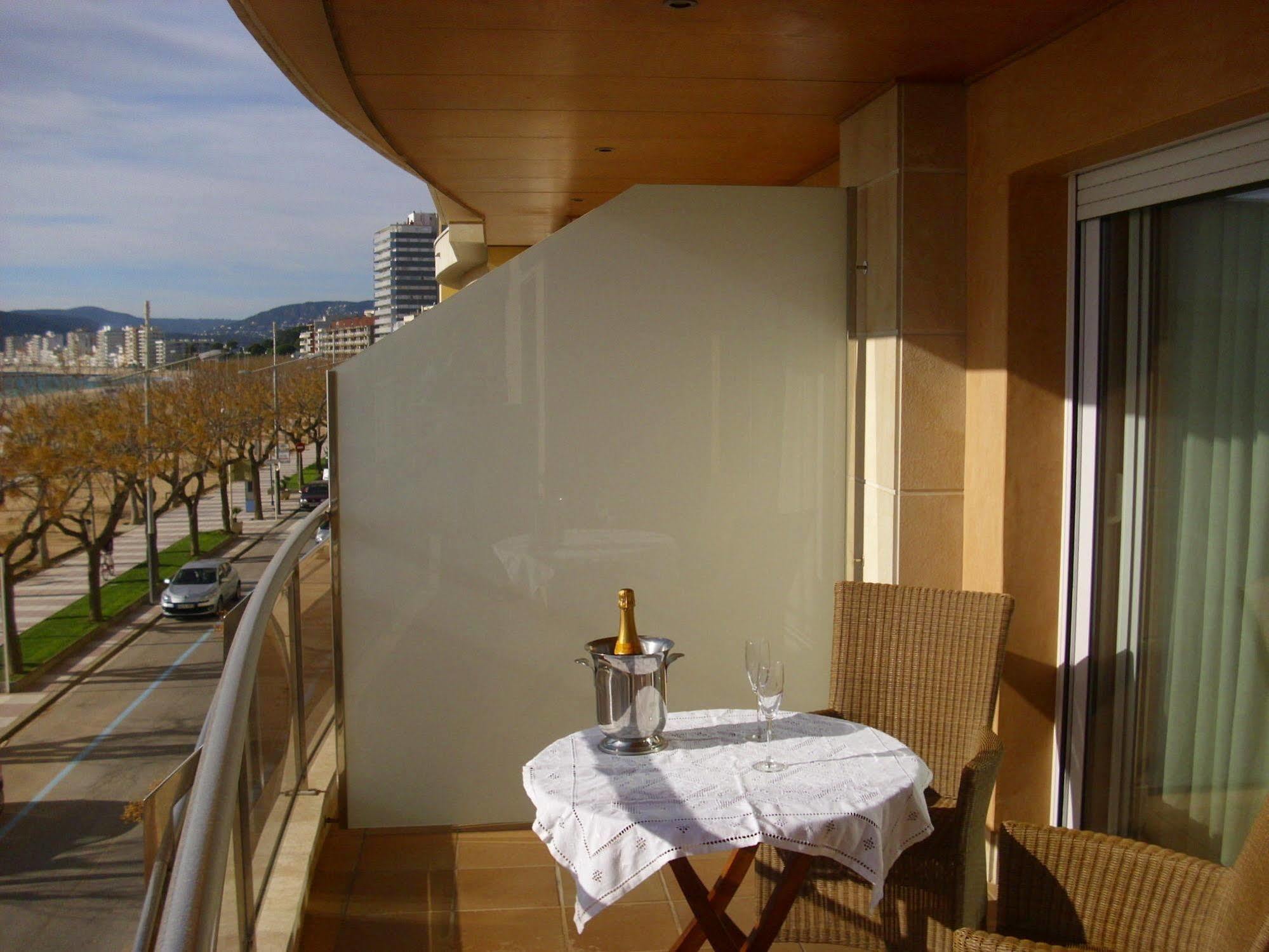 Edifici Llevant I Ponent Palamos Exterior photo